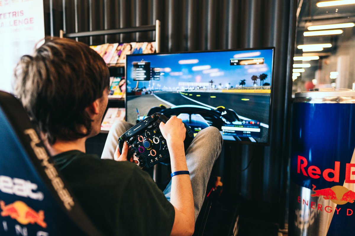 ThomasMoreBE's tweet photo. Studenten gaan 26 uur non-stop gamen op Campus de Ham 🎮 GG easy!

Ook razend geïnteresseerd in sport en gaming 🧑🏽‍💻? Ontdek dan onze nieuwe opleiding E-sportmanager, een keuzetraject van Sport- en Cultuurmanagement ➡️ https://t.co/FueGjuHT7N

#WeAreMore https://t.co/sAtJOdVZVk