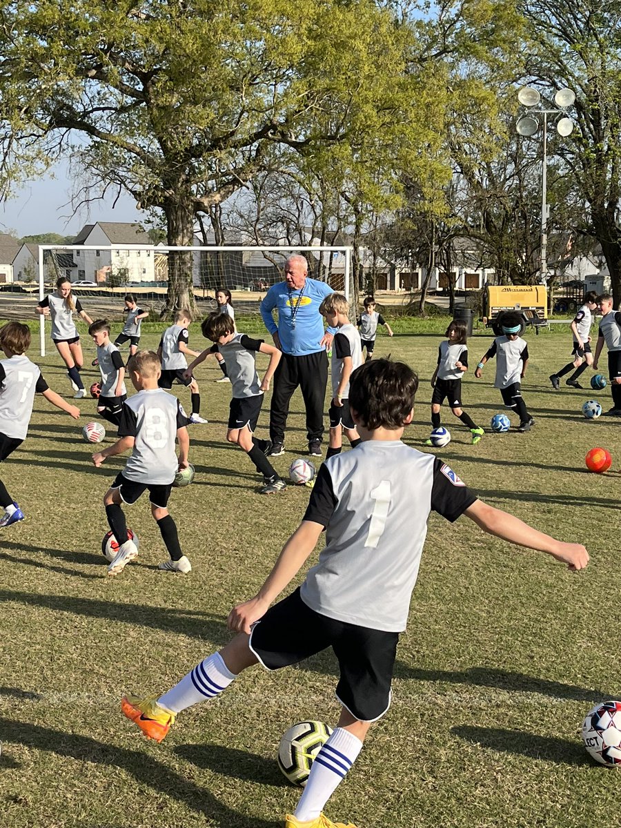 Coach_JRS4's tweet photo. Great afternoon Soccer Clinic yesterday with @RalphLundy here in Montgomery hosted by Barber Elite Soccer!!!
#InsideInside https://t.co/wtmdPqGZ1m
