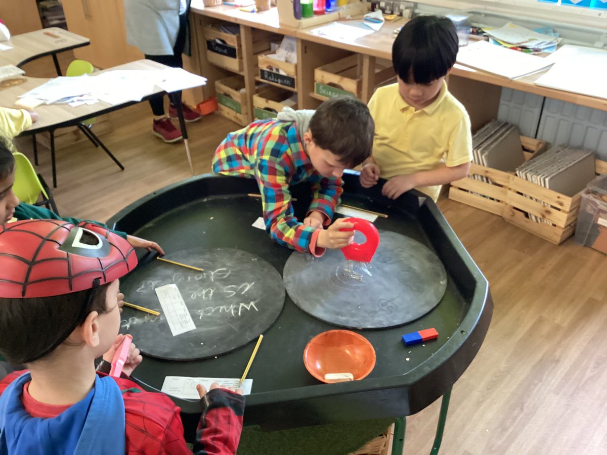 sthcpsbarry's tweet image. #gwyrdd we have been investigating the properties of magnets and recording our predictions, method and findings #STEMWEEK2023