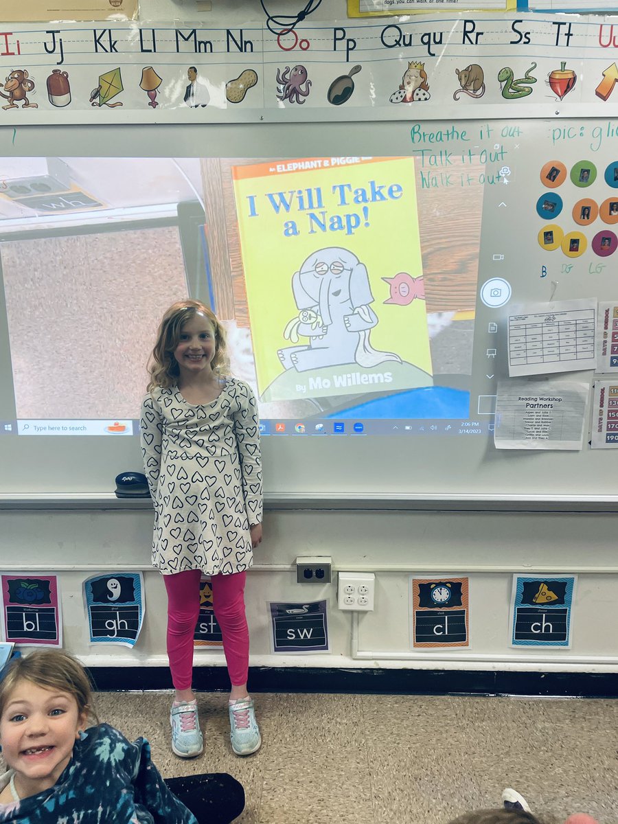 talagators's tweet photo. Spotlight reading has begun! Here are our first few readers and their favorite books! Great reading first grade!! #tgproud https://t.co/6NngGxESgw