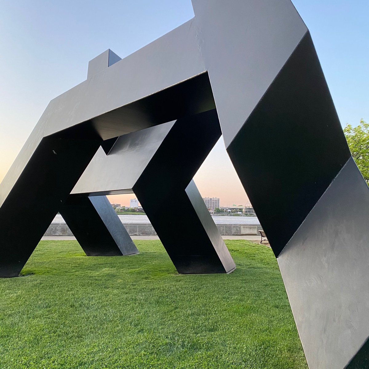 From the Tetra to the Flock of Finns, there are so many beautiful works of art throughout Waterfront Park! We have created a self-guided art walk to help you get around at: bit.ly/3YTSGri.