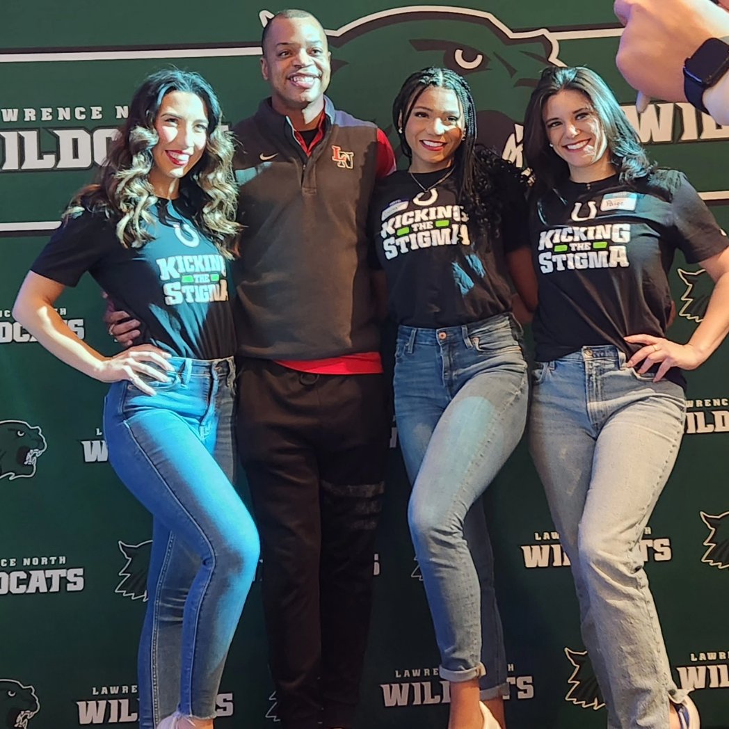 LCHS_BC2M's tweet photo. LC BC2M Club worked with other Lawrence Township BC2M clubs, @bc2mHS, and the @Colts team to #kickthestigma at LN today. What an amazing opportunity to meet people and hear that EVERYBODY- even the Colts cheerleaders and players- have struggled with their mental health. https://t.co/wUSISYTRB5