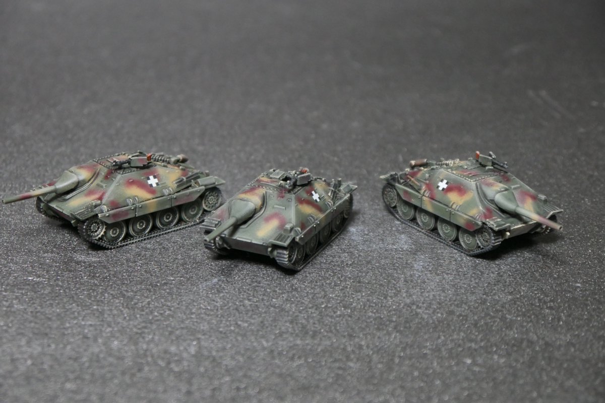 Akakitsune_pike's tweet photo. ハンガリー軍ヘッツァー突撃砲小隊・STUG突撃砲小隊
#FlameOfWar
#100スケモ https://t.co/MgUhDdhkKV