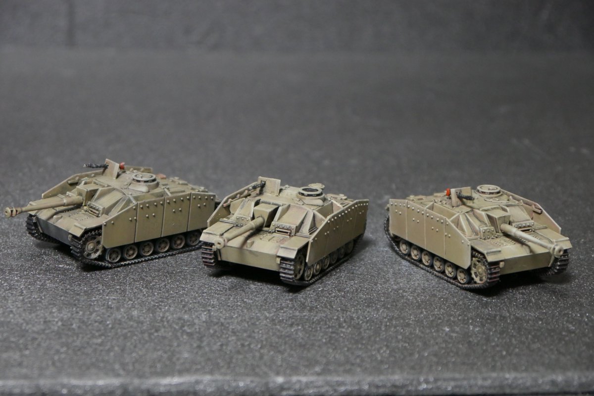 Akakitsune_pike's tweet photo. ハンガリー軍ヘッツァー突撃砲小隊・STUG突撃砲小隊
#FlameOfWar
#100スケモ https://t.co/MgUhDdhkKV