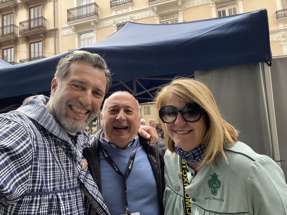 lonostrecv's tweet photo. En la falla de Convento Jerusalén, junto a nuestros amigos de @intereconomiarv https://t.co/pVqk957OoS