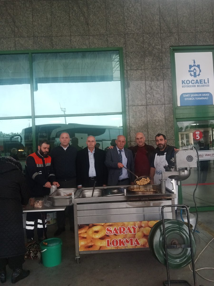 kocaeliotogar's tweet photo. Deprem  şehitleri ve otogar camiası geçmişleri ruhuna Kocaeli otogar derneği olarak lokma tatlısı döktürdük. Rabbim kabul eylesin https://t.co/mQUyj2lhcN