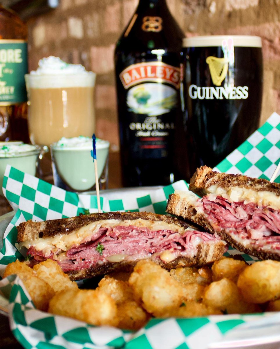 beckschicago's tweet photo. St. Patrick’s Day & March Madness! What more could you ask for? ☘️
Open today at 11am. Pickup & Delivery available. Call for pickup: (773) 661-1573. View menu & delivery at https://t.co/iOveVLOgni
#chicagobars #lincolnpark #lincolnparkchicago #stpatricks #chicagostpatricksday https://t.co/2OcWHu3s7I
