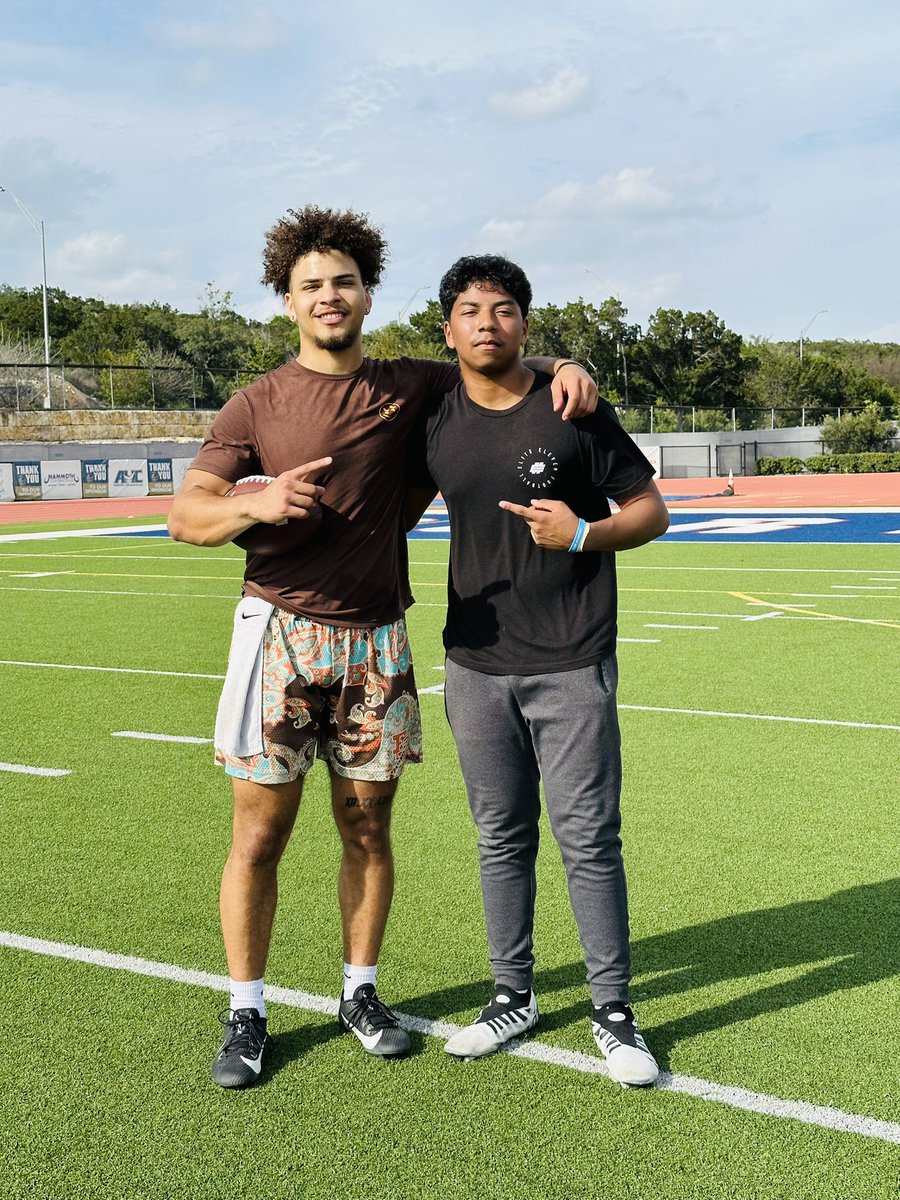 malcolm_carter7's tweet image. Autograph your work with excellence #YVQB 

Great QB session with @YVQBacademy and was able to get some WR work with @LucasColeyy