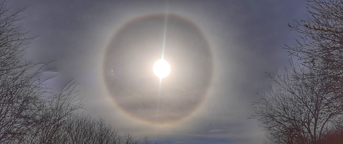 capilatus's tweet photo. Heute sah es mal schön bunt am #Horizont in #Südthüringen #Einhausen aus und man konnte einen guten #Halo um die Sonne beobachten #Lichteffekte #Wetter https://t.co/4KwrVyyB4n