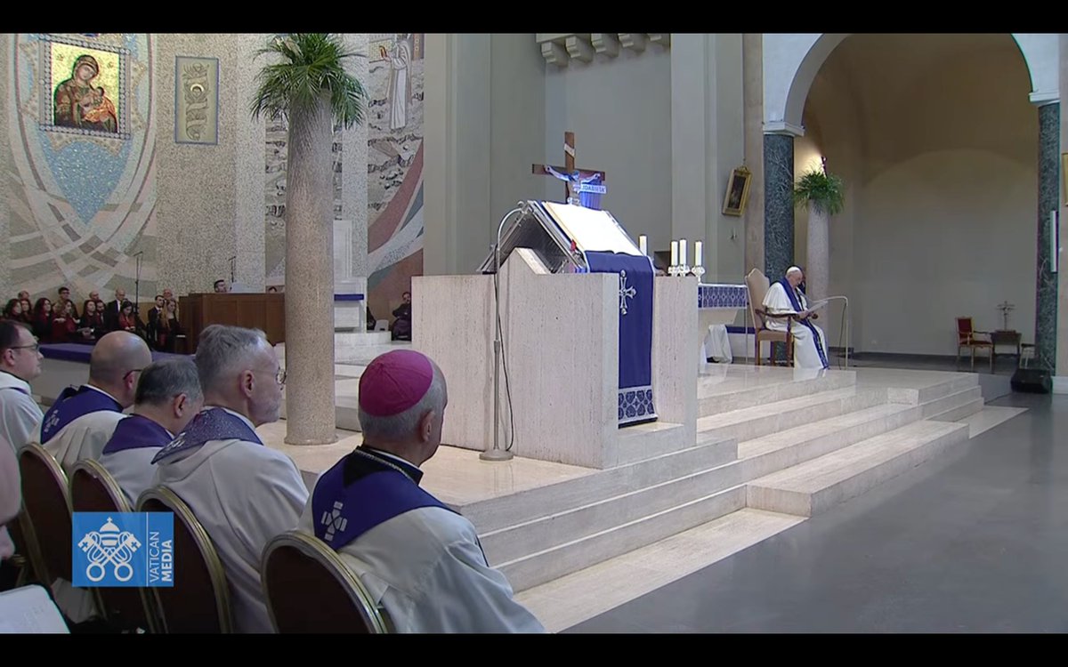 vaticannews_it's tweet photo. #PapaFrancesco #omelia #24oreperilSignore โaffidiamo alla misericordia del Signore le nostre miserie. Quando ci confessiamo, ci mettiamo in fondo, come il pubblicano, per riconoscere la distanza che ci separa tra ciรฒ che Dio ha sognato per noi e ciรฒ che siamoโ @Evange_it https://t.co/PqwRau3Szl