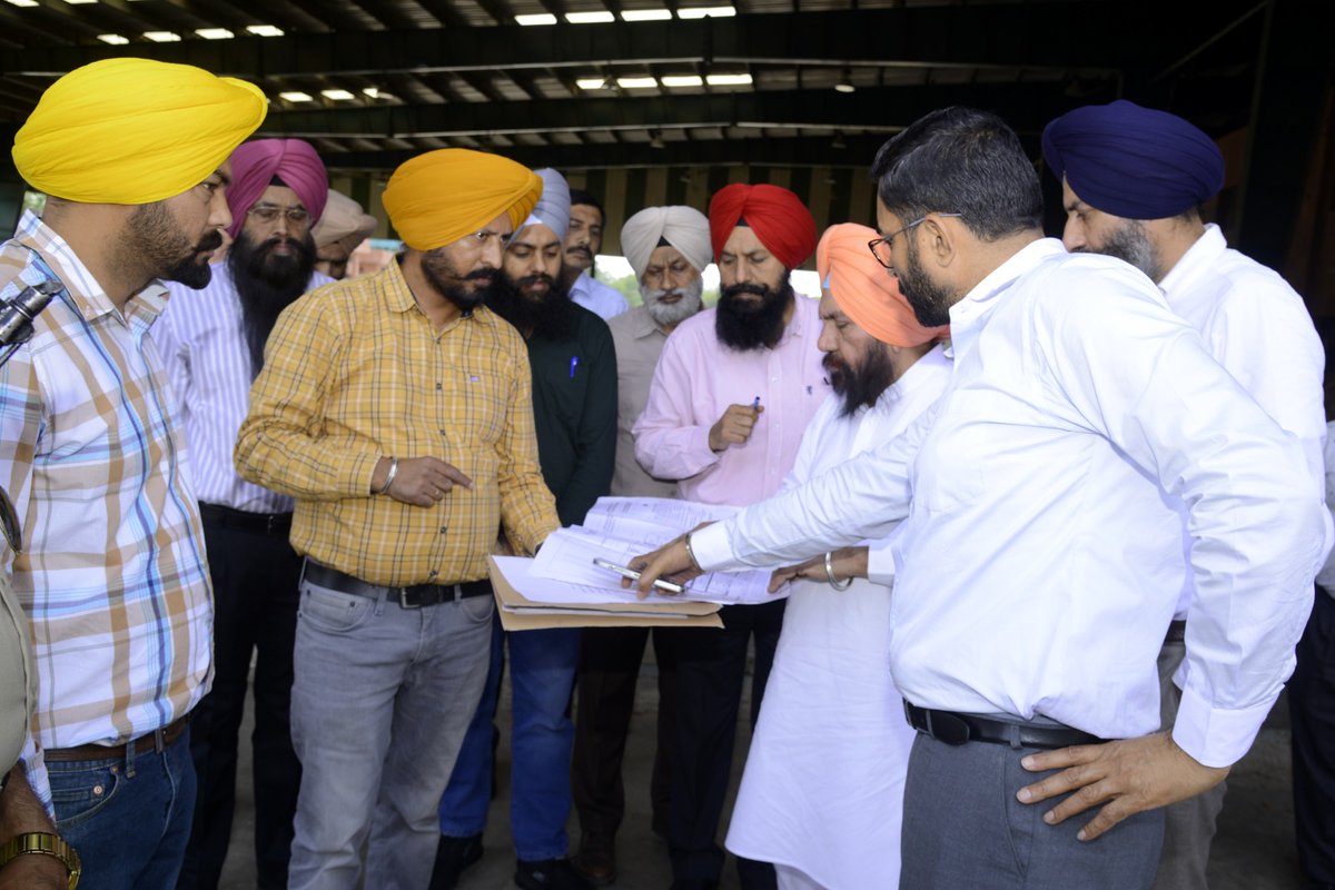 HarchandSBarsat's tweet photo. Initiated the process of making Modern A.C Mandi of Mohali Functional, which though was built in 2014, is still lying vacant &amp; useless due to the lack of constructive will in the previous Govts. @AamAadmiParty GOVT will not let the funds of exchequer go worthless.

@BhagwantMann https://t.co/B9iYgePb9R