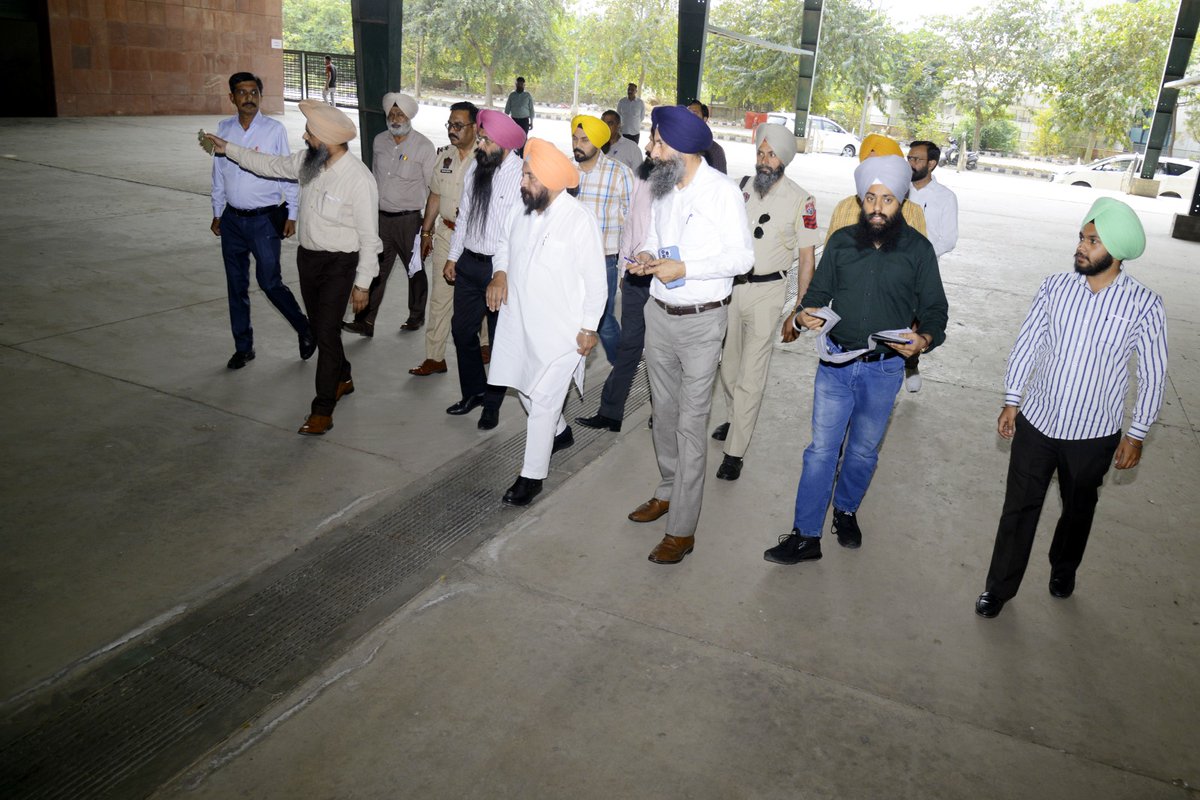 HarchandSBarsat's tweet photo. Initiated the process of making Modern A.C Mandi of Mohali Functional, which though was built in 2014, is still lying vacant &amp; useless due to the lack of constructive will in the previous Govts. @AamAadmiParty GOVT will not let the funds of exchequer go worthless.

@BhagwantMann https://t.co/B9iYgePb9R