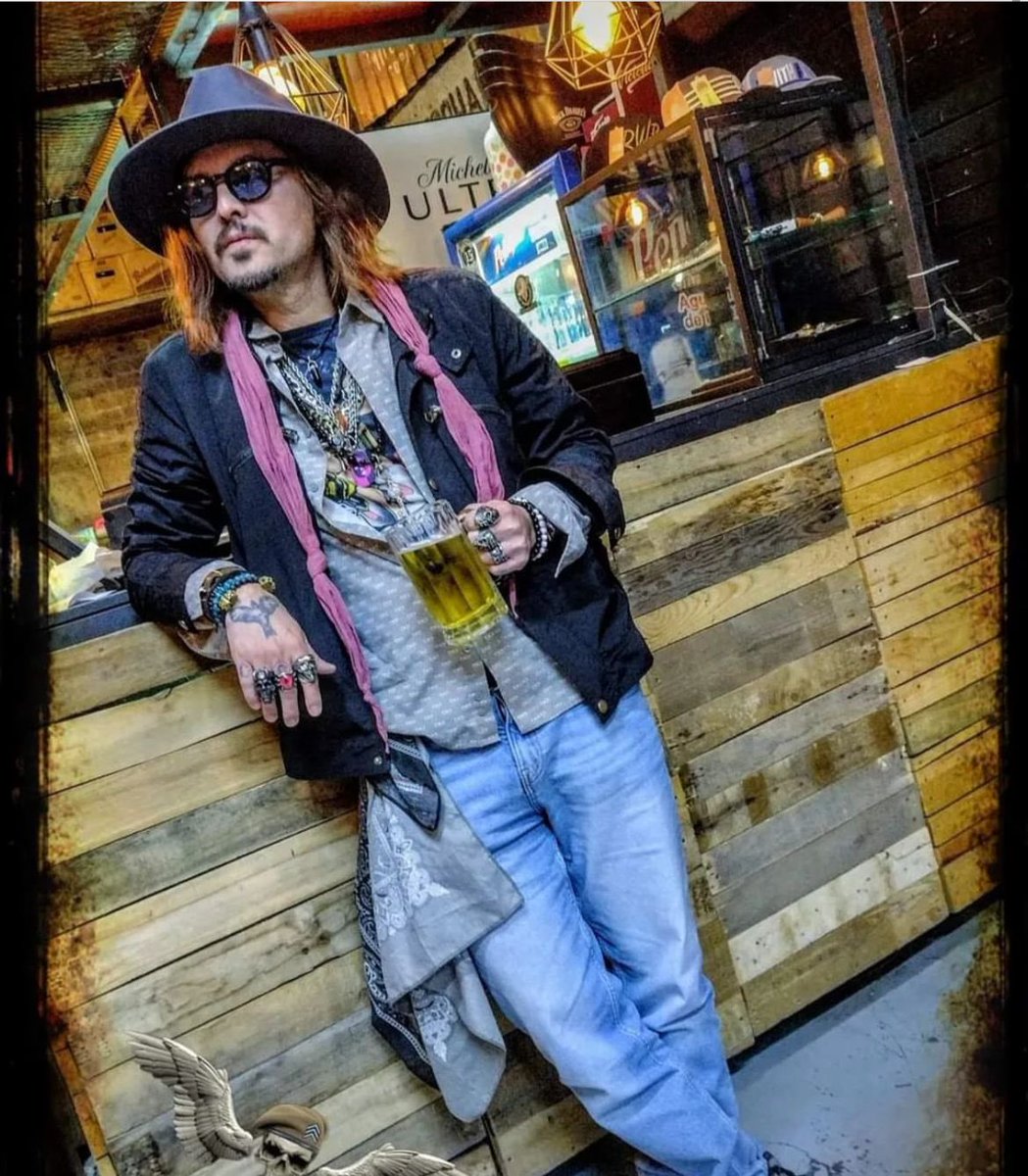 radiomuneraspm's tweet photo. ¿El verdadero Johnnydeep en Medellín? Pues no, estamos hablando del actor Mexicano Gabriel Regueira, quien también lo llaman el JohnnyDeep mexicano. https://t.co/dRsJ5XbXs5