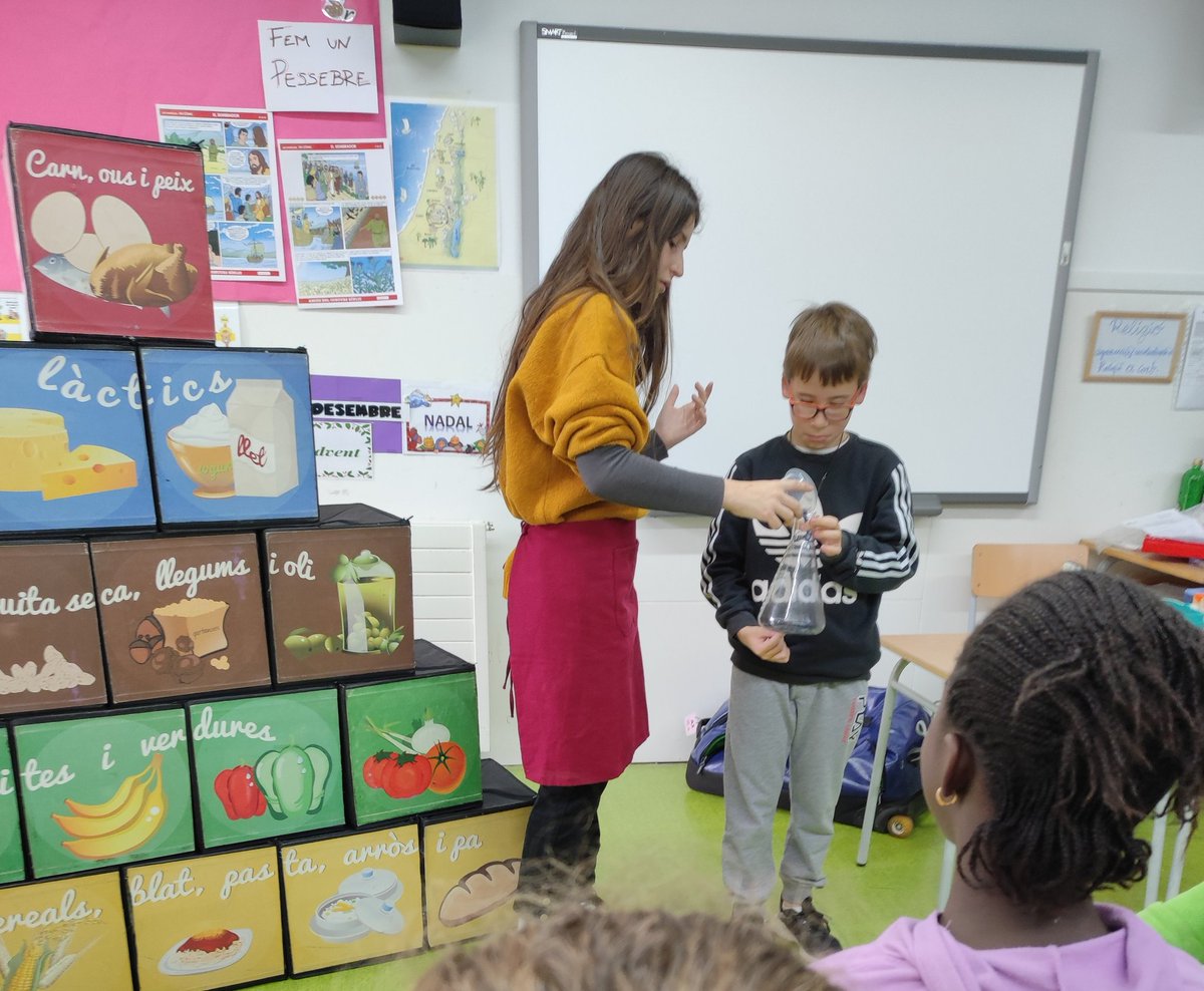 escola_elcorb's tweet photo. Avui 3r i 4t hem fet un Taller sobre hàbits saludables; tercer d'higiene i quart d'alimentació saludable. Ha estat una molt bona estona aprenent  aspectes que no sabíem! https://t.co/SCpvUbjkmI