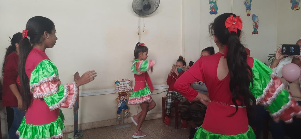 La Empresa Municipal de Comercio Masó participó en la actividad cultural realizada a los niños con enfermedades oncologicas del municipio