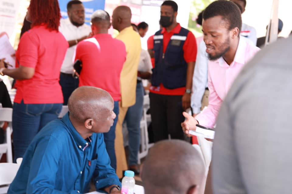 MarginsGroup's tweet photo. Our team is excited to meet and connect with talented individuals at @Ashesi who are passionate about driving positive change. 
#MarginsGroup #AshesiCareerFair #atAshesi #MakingAnImpact #PositiveChange #FutureLeaders https://t.co/eAtdOqTu54
