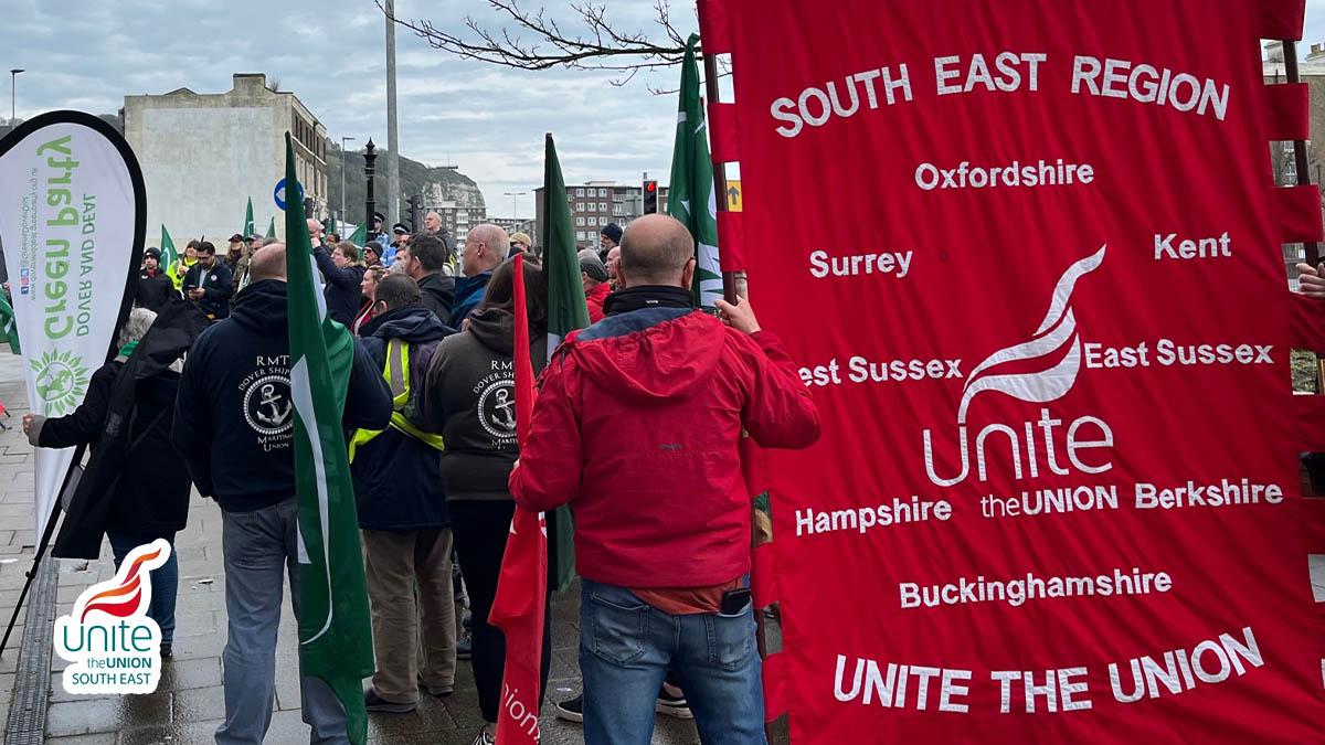 unite_southeast's tweet photo. ✊🏼 @unitetheunion supporting our @RMTunion and @nautilusint colleagues in a rally to mark the shameful sacking of nearly 800 P&O employees at #Dover to replace them with cheap Labour and to highlight the Government's inaction on this matter. #SaveOurSeafarers https://t.co/Gq4OluH6CD