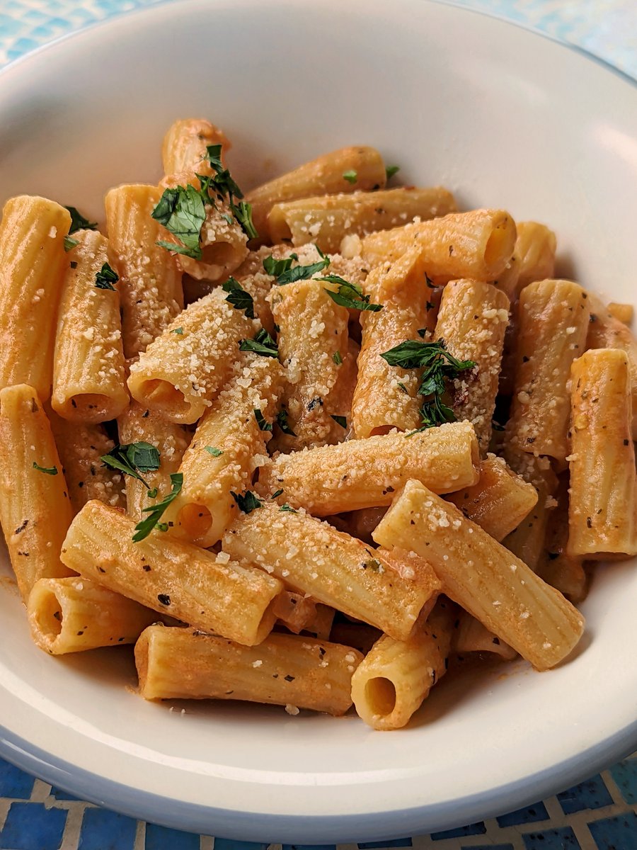 JamilGhar's tweet photo. NEW! Try our take on the Gigi Hadid Pasta! 
This #recipe is the perfect #quickdinner and comes together in less than 30 minutes! 
https://t.co/QJKNmDUJz2 https://t.co/8meyUFfTKp