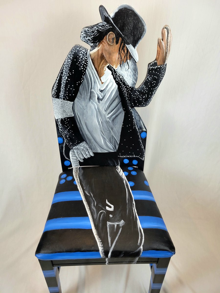 #Milwaukee artist Todd Fendos is at it again. This time paying tribute to #michaeljackson 
#mj #paintedchair #accentchair #rocknroll  #accentfurniture #poprock #interiordesign #functionalart #upcycled  toddfendos.com/michael-jackso…