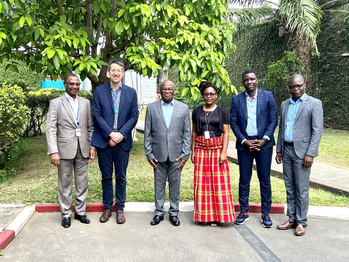 MbagaMarie's tweet photo. Rencontre avec le @blsqhub pour le plaidoyer d’intégration de la la carte de score SRMNIA-CIV dans le tableau de bord du Ministère de la santé de HPCMU. 
G-D: Dr. Zombre, M. Nicolas Borman
Dr @JeanMarieYameo1 (WR-CIV), Dr. Marie MBAGA , M. Oro et Dr. Wognin
@OmsCotedivoire https://t.co/O5daoTNfPK