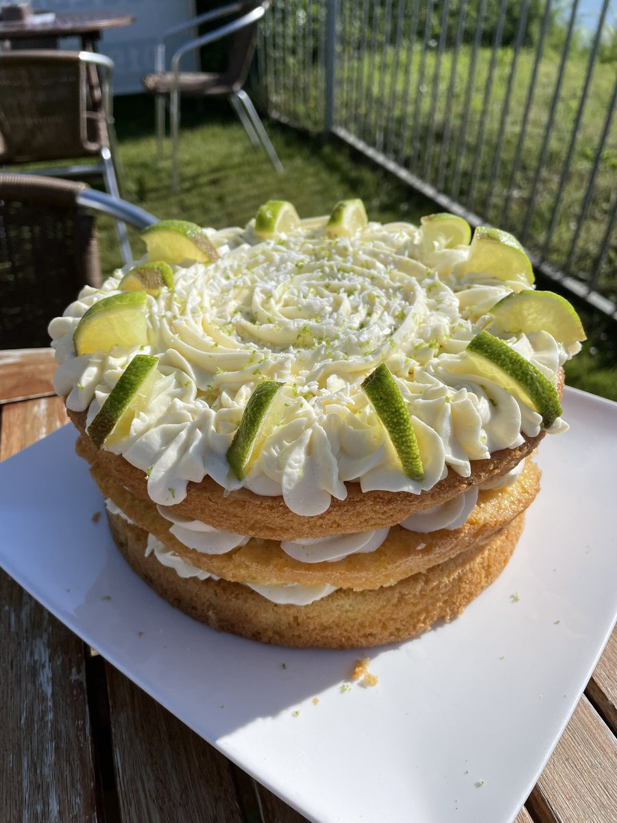 Blueberrys_cafe's tweet photo. Cakes for tomorrow are Kinder Bueno,  Coconut and Lime, Coffee and Walnut and GF Victoria Sponge 

#blueberryscafe #cake #iow #yummy #homemade #saturday #tasty #delicious #weekend #cakeaway #treats #cafewithaview #shoplocal #supportlocal #cafe #smallbusinessuk #coffee #glutenfree https://t.co/UYyCZgKynq