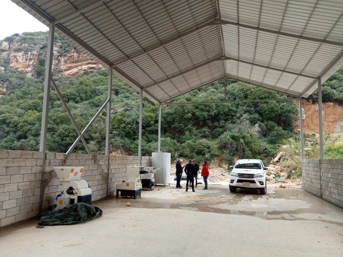 AMB_MetroGlobal's tweet photo. 🌍 La planta de triatge d’#Amioun nord del #Líban, construïda amb el municipi @RedCrossLebanon @sostAMB i #CooperacioAMB fa 4 anys, funciona a ple rendiment i dona servei a 19 municipis veïns.
✅ Ara treballem per replicar el model amb una nova planta al municipi de #Batroun https://t.co/AsCGKqNUbR