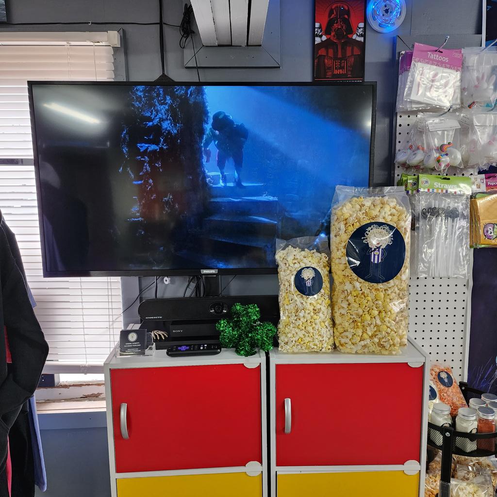 best_syrups's tweet photo. It's St. Patrick's Day n, of course, we've got Leprechaun playing at the Flavor Factory! Don't forget your Jumbo n mini Jumbo bags of popcorn for your Fearful Friday! #TEAMYME #BestSyrup #KernelKorny #Popcorn #leprechaun #StPatrickDay #Business #movies #Support #orderyours https://t.co/8q7kwFfACc