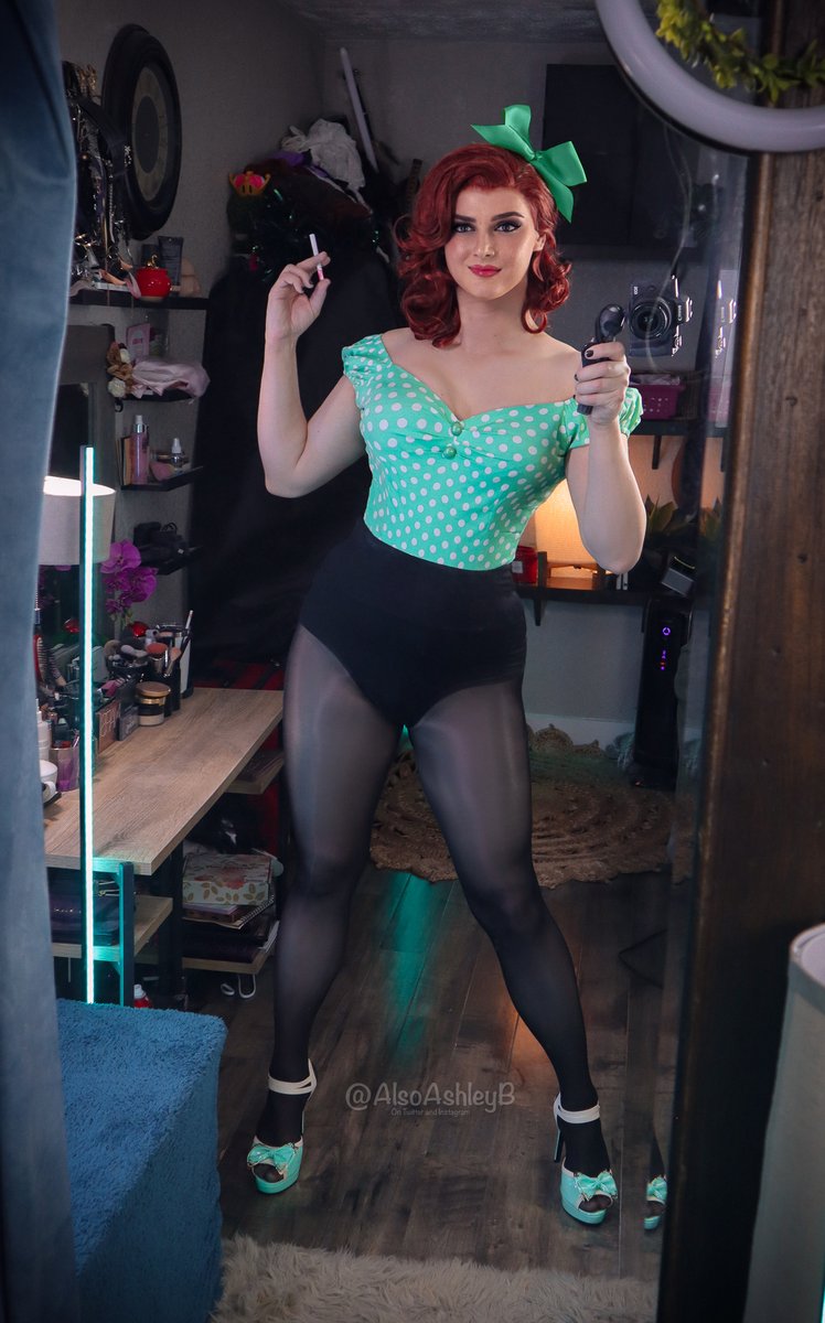 AlsoAshleyB's tweet photo. I just want somebody's hands all over my thighs in this pinup look 🥺 https://t.co/SLfJT85AN1