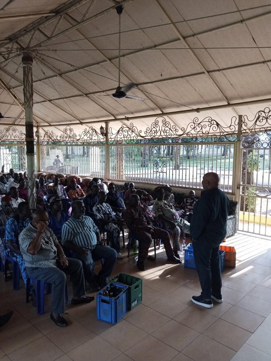 Addressing a cross-section of leaders of Owerri across party lines. We are OBIDIENTLY making a bold statement tomorrow, we are voting massively for LP.   If you are with me retweet and type ELU PEE.