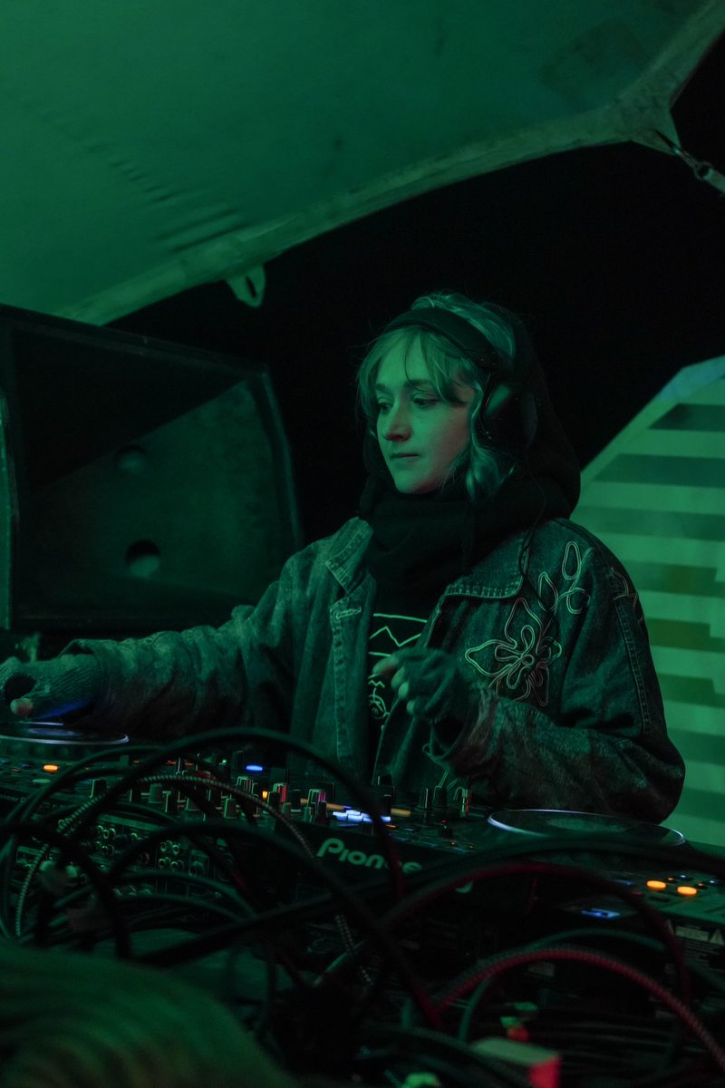 CoalesceNewYear's tweet photo. Psytech, breaks, electro and more ~ Trippy Pants delivers exactly what you need in her Coalesce 2023 set. Hit play on it now. https://t.co/vnYAqq5ZK9 https://t.co/kqUfgYHWqf