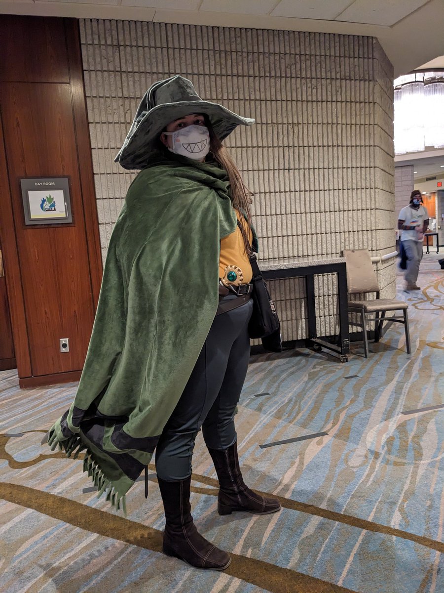 GnawsomeO's tweet photo. It is I, Zangulus of the Howling Sword, appearing a... Furry convention? How did I end up here?? I'm never going to find Gourry at this rate! Oh well, at least I have ramen.
#Slayers
#スレイヤーズ
#Zangulus
#Furnal2023 https://t.co/3lo5TdXRDZ