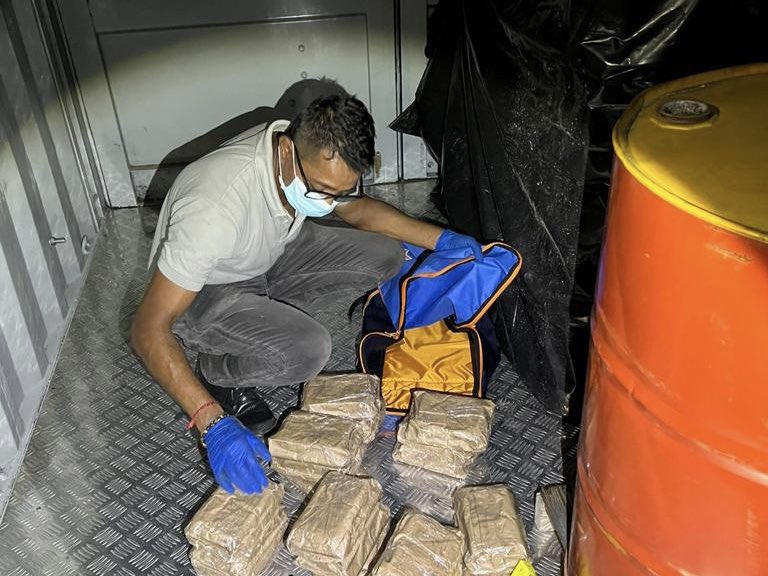 INTERPOL_HQ's tweet photo. Western Indian Ocean: INTERPOL Projects Compass and Port Security provided training this week for first responders, encouraging law enforcement and military officials to work together to improve investigations of maritime-based crimes.
🇩🇯🇰🇪🇲🇺🇸🇨 https://t.co/lwAysUxta9