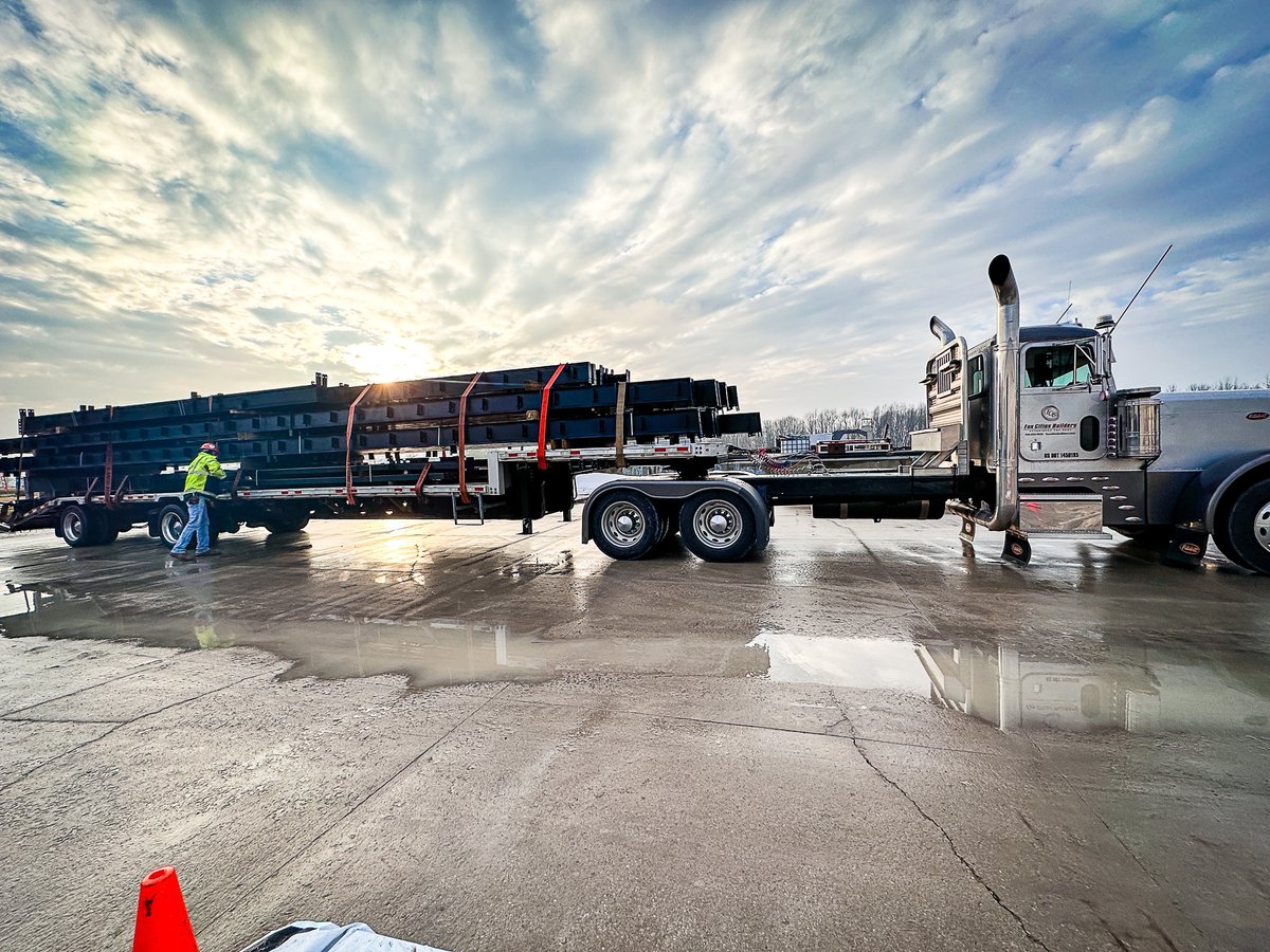 Performance_Fab's tweet image. One of the things we love about freestall barns is how they're designed to provide cows with maximum comfort and space. But have you ever stopped to think about the materials used to build them? Specifically, the structural steel?
#performancefab #StructuralSteel #FreestallBarn