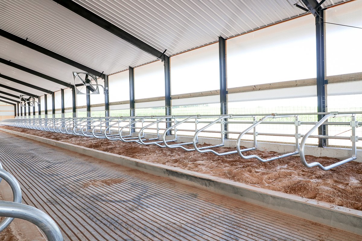 Performance_Fab's tweet image. One of the things we love about freestall barns is how they're designed to provide cows with maximum comfort and space. But have you ever stopped to think about the materials used to build them? Specifically, the structural steel?
#performancefab #StructuralSteel #FreestallBarn