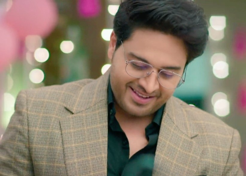 ektajesswani's tweet photo. Jeene ke liye..socha hi nahin
Dard sambhalne honge 
Muskuraye toh..muskurane ke
Karz utarne honge

Muskuraoon kabhi.. toh lagta hai
Jaise honthon pe karz rakha hai 

Tujhse naraaz nahin zindagi..
Hairan hoon main 

🥺💔 #songonloop

#Anupamaa #AnujKapadia https://t.co/21vIgjN9cL
