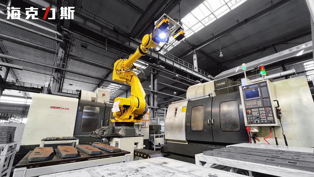 hkls_robotics's tweet image. This system using 3D camera vision to find a position for robot machine tool processing and handling materials.