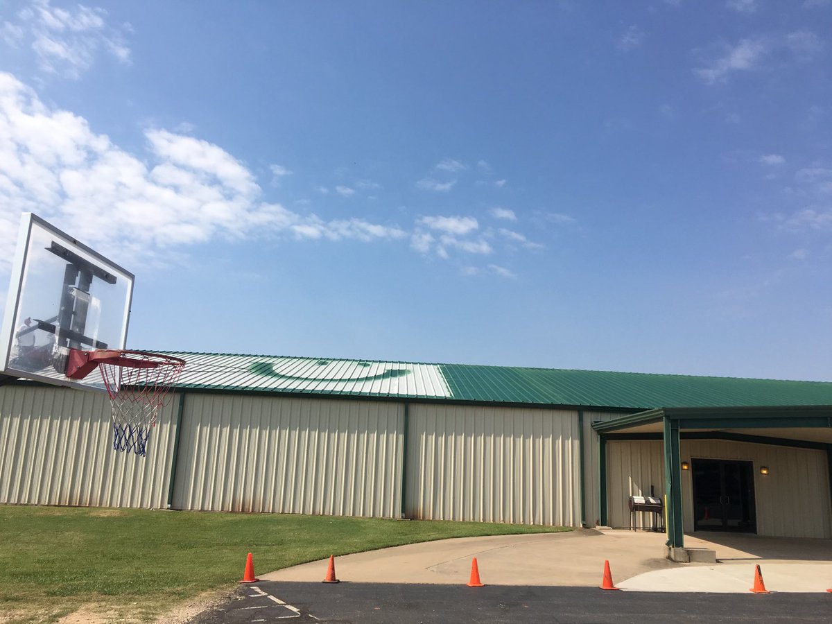 DraperConstRoof's tweet photo. Happy St. Patrick’s Day🍀Did you know that GREEN roofing is our thing?! 
✅We wear green
✅We spray green
✅We think green
✅And not just one day a year, even our energy-efficient white roofs are “green” too!
#thinkgreen #stpatricksday #greenroof #greenroofs #roofing #metalroof https://t.co/F2EHR3KreW