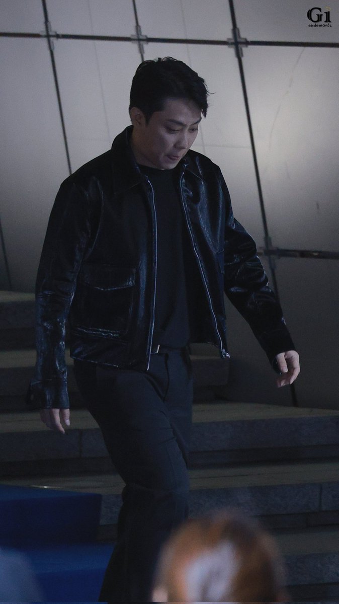 멀리서봐도은지원누가봐도은지원
#은지원_솔로데뷔_22년째_빛나는중
올블랙착장은역시은지원이지
#항상_은지원_곁에_원카인
뭘입혀놔도찰떡같이소화쌉가능