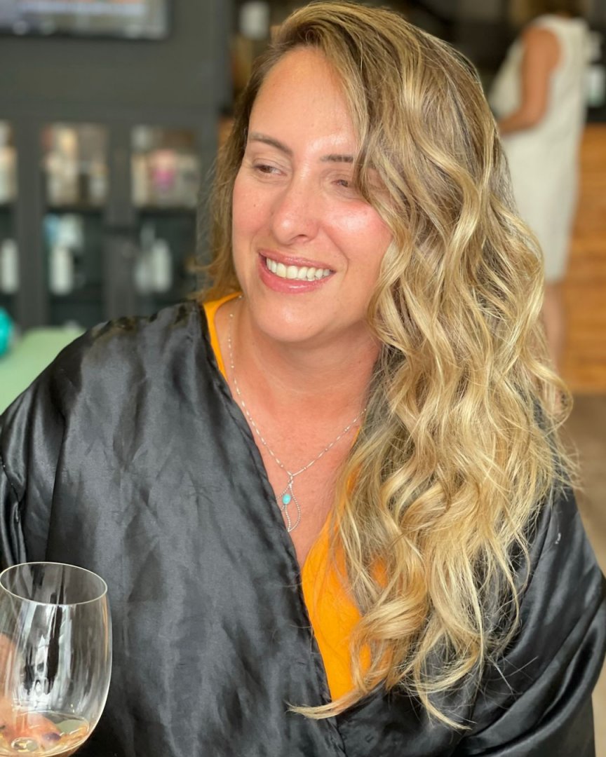 vargaslagoa's tweet photo. 🥂Sextou com gostinho de espumante para celebrar esse mês incrível que é todinho de vocês, #Mulheres 🌹
.
Cabelo incrível by: @shi_ines
.
.
.
#beauty #beautyproduction #make #makeup #lagoadaconceicao #salaodebeleza #blondhair https://t.co/8hj8YPZqkV
