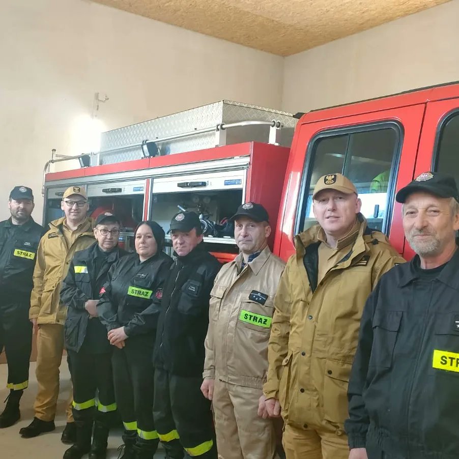 TomOstrowski998's tweet photo. Spotkania z Druhami Ochotniczych Straży Pożarnych Powiatu Piskiego. Wraz z Komendantem Powiatowym PSP w Piszu st.bryg. Pawłem Pieńkoszem odwiedziłem OSP Chmielewo i OSP Odoje. Podczas wizyty poruszyliśmy tematy dotyczące ustawy o OSP oraz omówiliśmy sprawy bieżące i plany. https://t.co/9lmg03BnTF