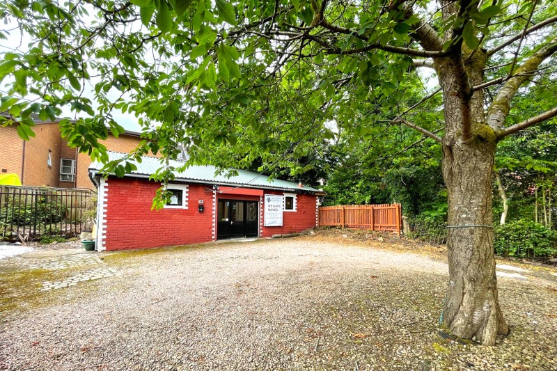 RebecchiArchit1's tweet photo. Planners have agreed that this vacant premises at 1A Orangefield Place in #Greenock can be used as a dog daycare unit, Inverclyde Council officials approved a change-of-use application from Rebecchi Architectural.

#RebecchiArchitectural | #Commercial

https://t.co/iB21CrBtCp https://t.co/RRiEWHBqOo