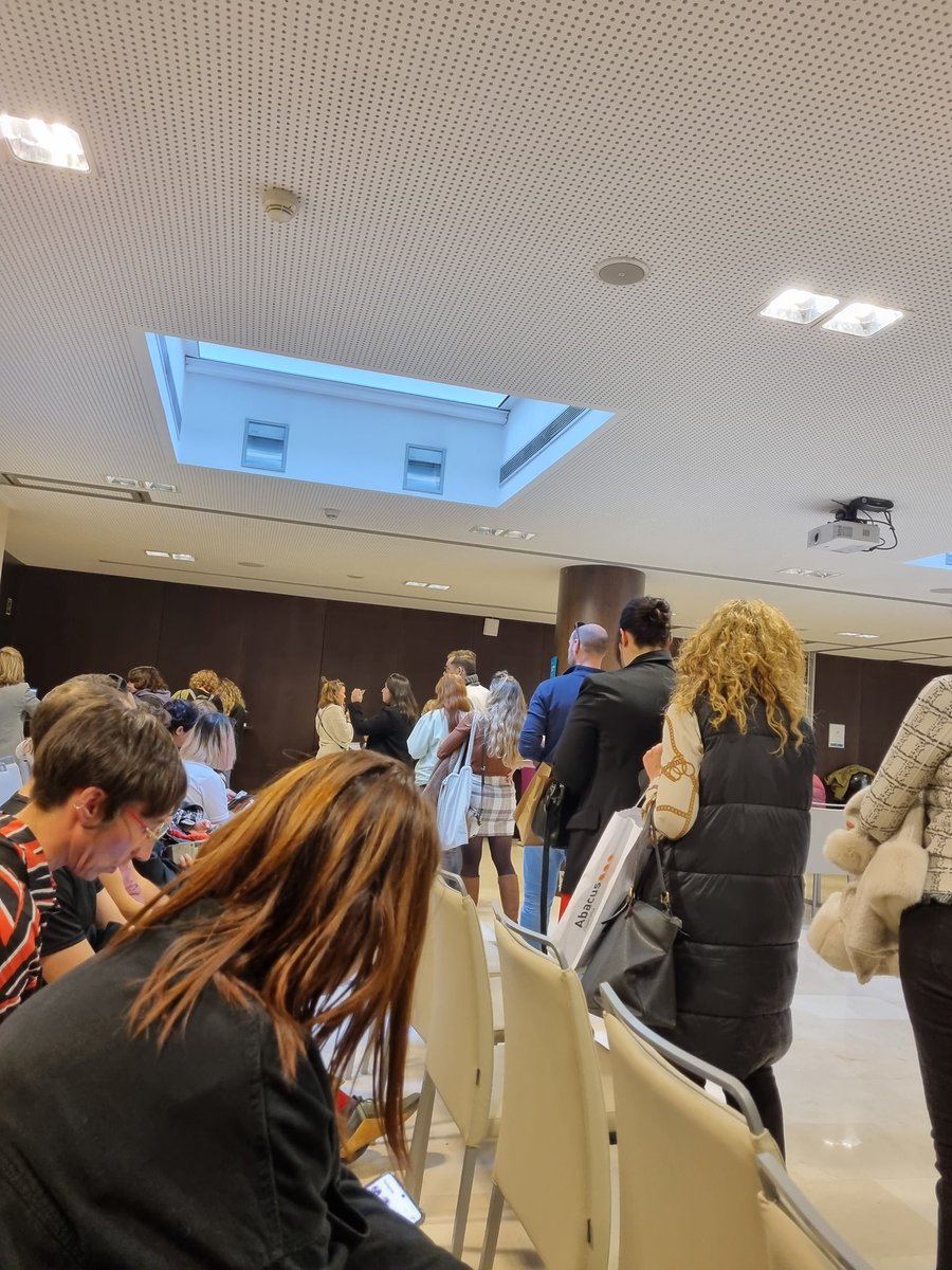 Me ha costado menos sacarme el  título que recogerlo.😬🥵🥱 <a href="/UNIRuniversidad/">Universidad Internacional de La Rioja (UNIR)</a>