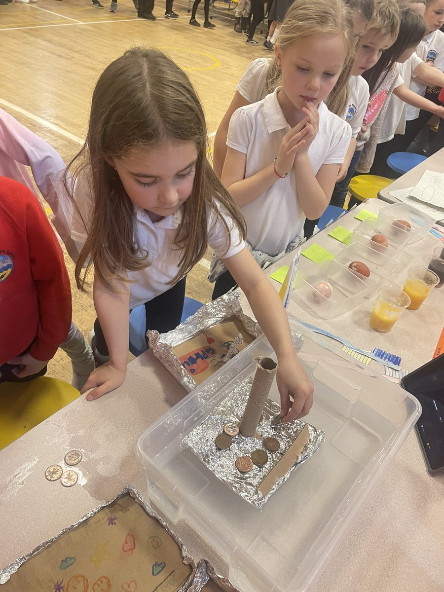 BowhouseP32's tweet photo. Science Fair 2023 🔭🧪🥼👩‍🔬🧑‍🔬 #BritishScienceWeek https://t.co/Np5E0AbZmE
