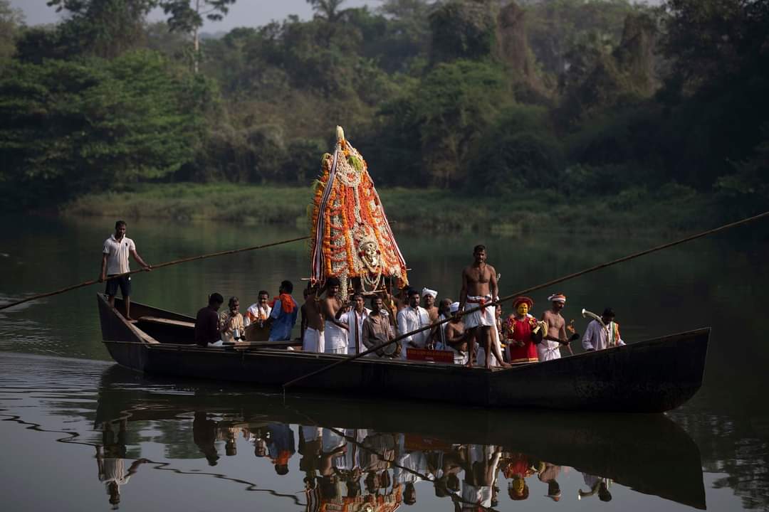 beautyoftulunad's tweet photo. We may have experienced and are experiencing various types of happiness in life, but when we want peace and tranquility of mind, we remember the land where we were born and brought up.
A closer look at Daivaradhana and its disciplined traditions touch our hearts ❤️

#TuluCulture https://t.co/I8ULpHEnZW