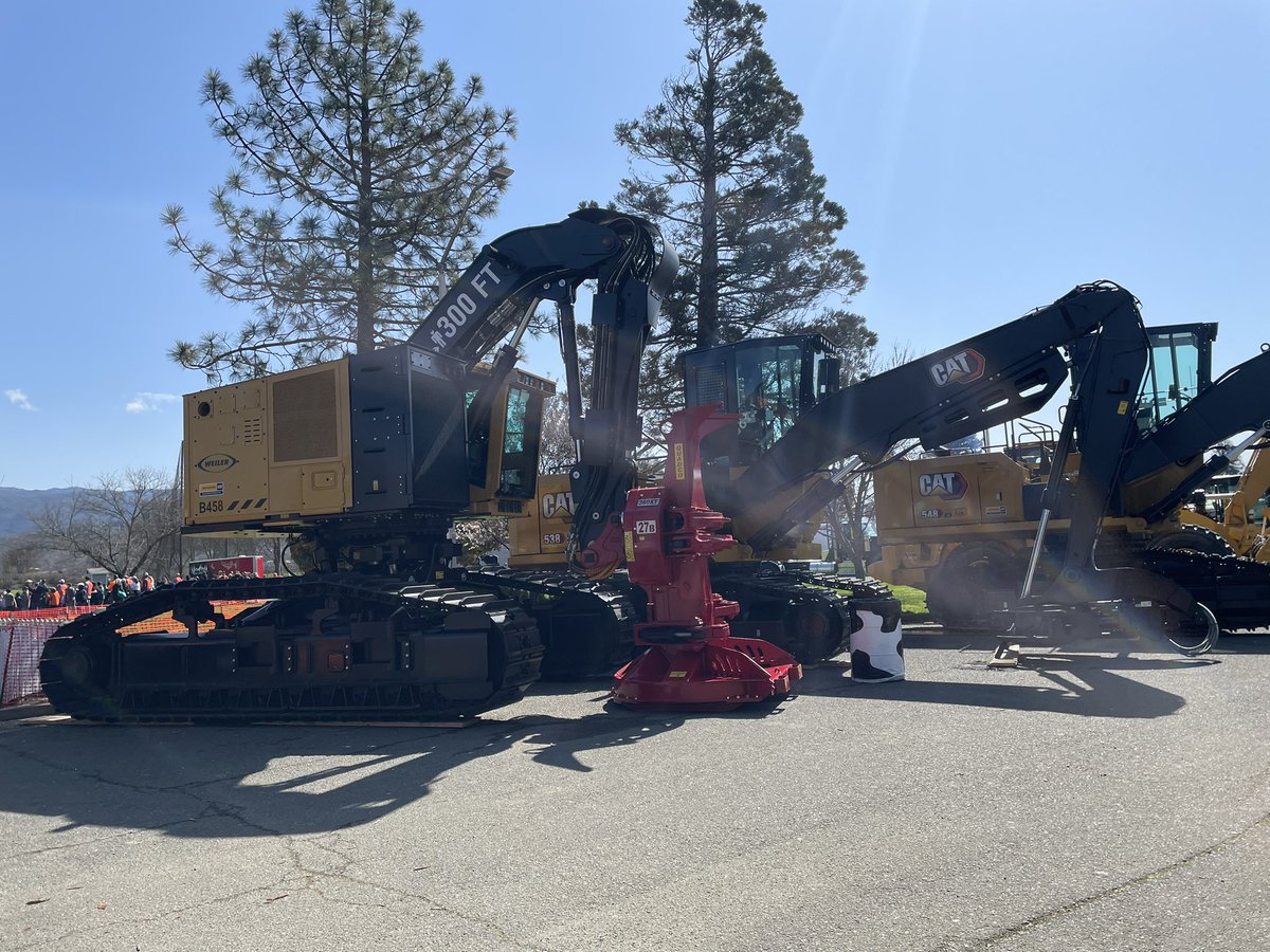PetersonCat's tweet photo. We have a wide lineup on display at the Redwood Region Logging Conference in Ukiah. Stop by our booth and say hi! #rrlc https://t.co/1svkUstuAX