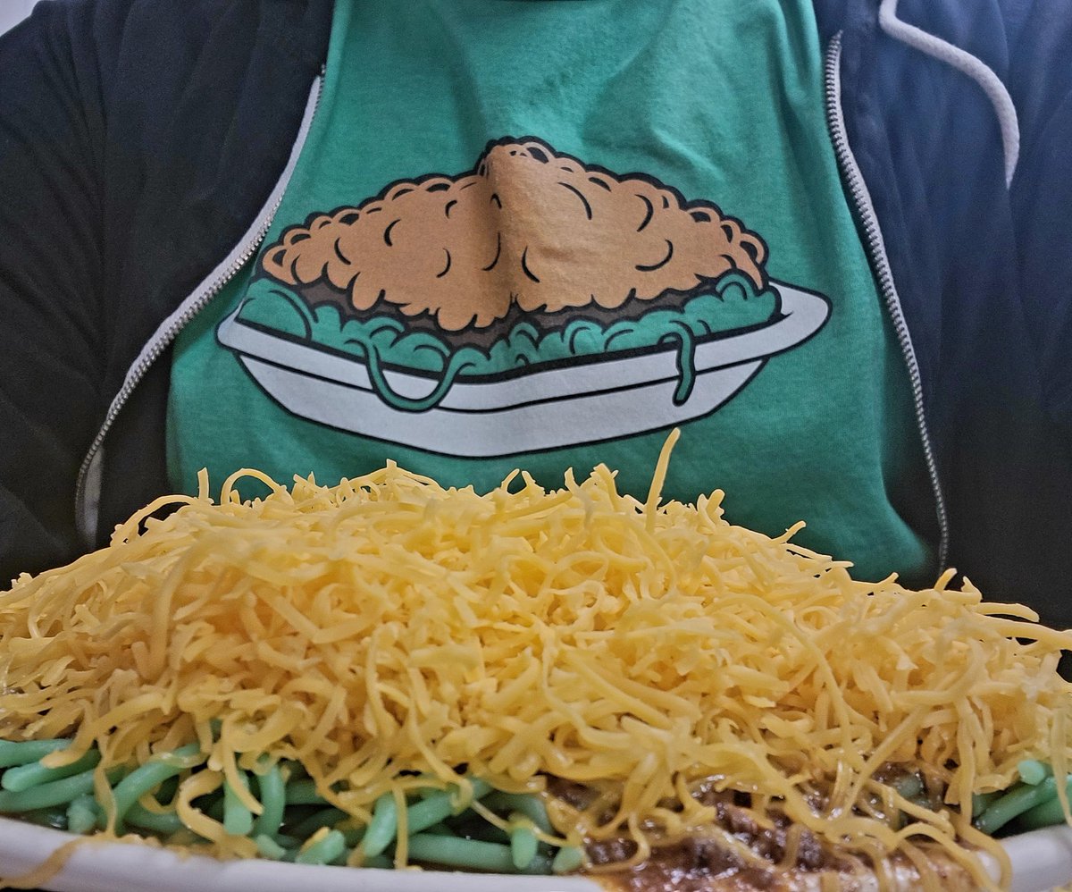 willouej's tweet photo. I came for the #GreenWayDay at @Skyline_Chili. I just pointed at my @CincyShirts to place my order. (#BossMove) #StPatricksDay2023 https://t.co/IxqDmDpq5P