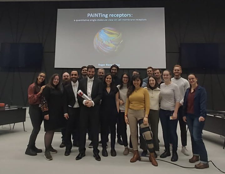 Last Friday, <a href="/nolRRB/">Roger Riera</a> defended his PhD thesis on PAINTing receptors. Congratulations Dr. for the hard work &amp; great result 🥳! And welcome back as a postdoc! Looking forward to what comes next #Phenotyping #SuperRes #N4N <a href="/TUeindhoven/">TU Eindhoven</a> <a href="/Fluo_renzo/">Lorenzo Albertazzi</a>