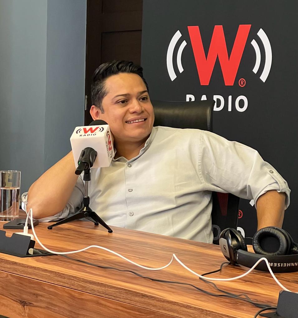 WRADIOMexico's tweet photo. De la riqueza gastronómica en #Mérida: Cocina innovadora y experiencias culinarias conversamos con Wilson Alonzo, chef #Yaaxche y Jorge Idelfonso, chef de #LaMatanza 😋
#CoberturaEspecial #WRadio #ConvenciónBancaria
@AsocBancosMx
#FbLive ▶️👇🏻
https://t.co/egWeeb4FvJ https://t.co/pPaIxetQ9k