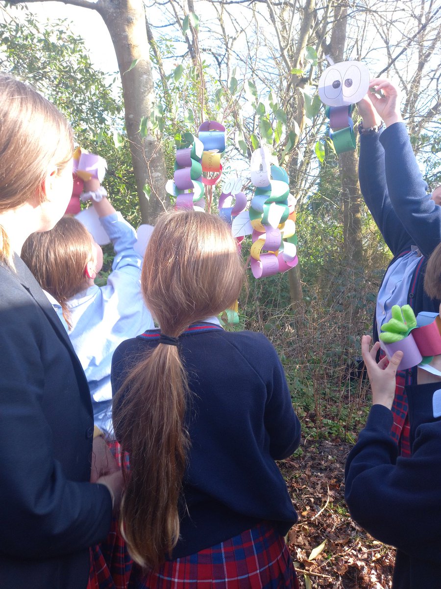OPSScience's tweet image. Our final celebration, chain catepillars to connect our school values to the life cycle of an insect. How we can metamorphose to shape ourselves to be better versions of ourselves through kindness and caring? Lots of inspired discussions! @OPS_OratoryPrep #BritishScienceWeek2023