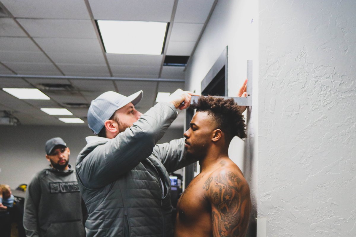 Big shoutout to the <a href="/ChicagoBears/">Chicago Bears</a> and <a href="/Vikings/">Minnesota Vikings</a> for coming by <a href="/UWOFootball/">UW-Oshkosh Football</a> to test out some Titans! 

#GoldStandard || 𝟏𝟐